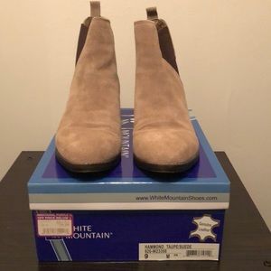 White Mountain Hammond taupe/suede ankle boots 9